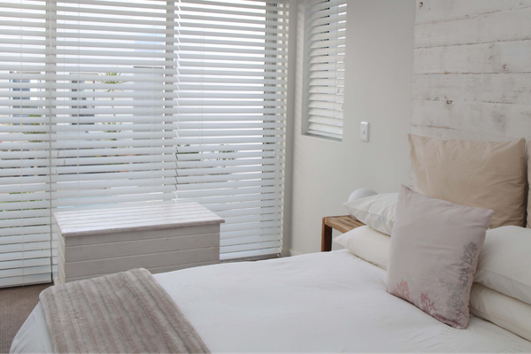 venetian everyday range fauxwood blinds bedroom
